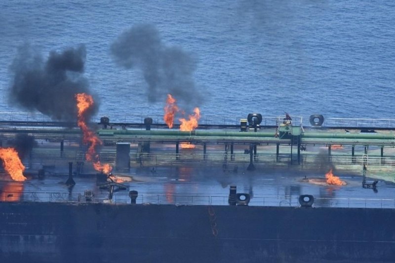 Red Sea Faces Environmental Disaster from Abandoned Oil Tanker Attack